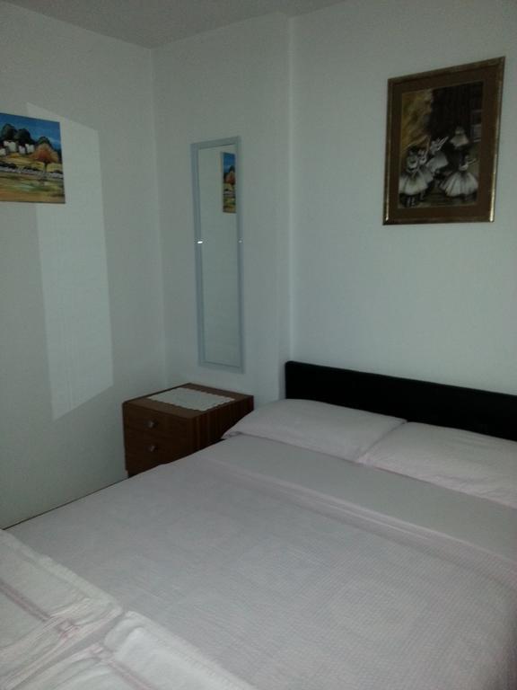 Guest House Jole روفينج الغرفة الصورة